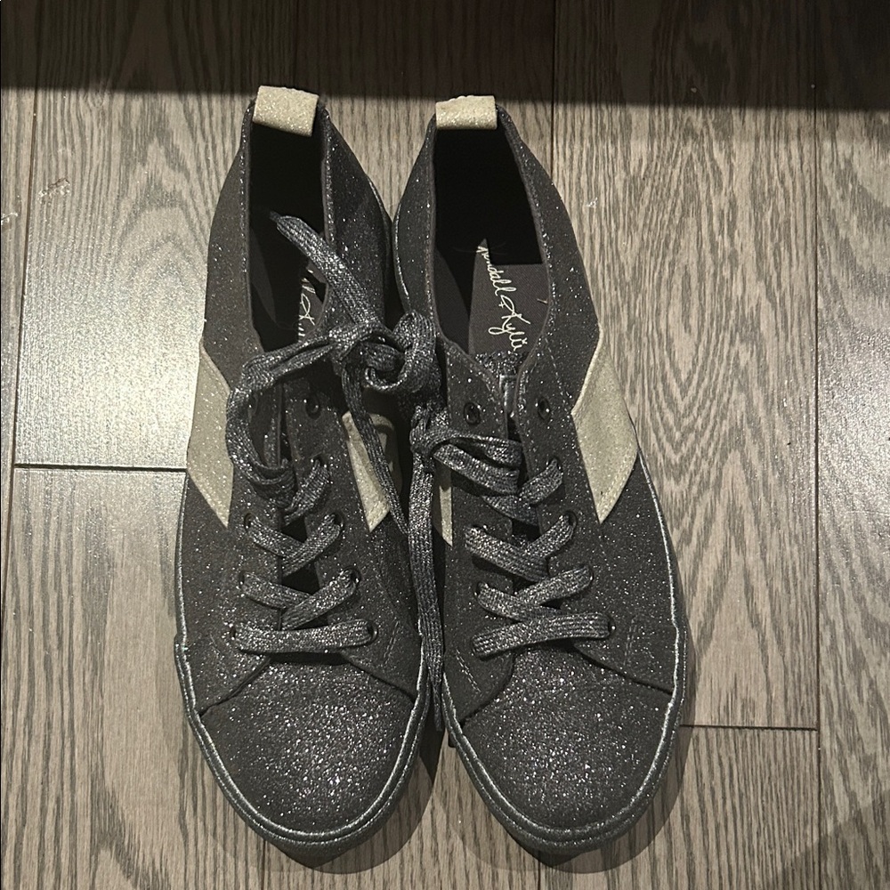 Kendall & Kylie Sparkling Black Sneakers with Cream Accents